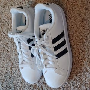 LIKE NEW** Adidas Women's Cloudfoam Court Shoes